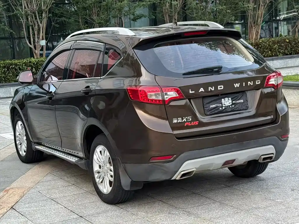 Landwind X5 Plus 1.5 T CVT Pioneer Leading