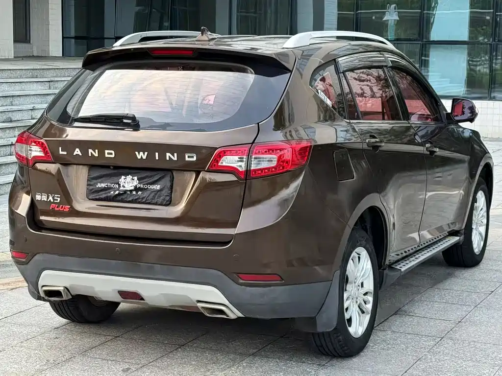 Landwind X5 Plus 1.5 T CVT Pioneer Leading