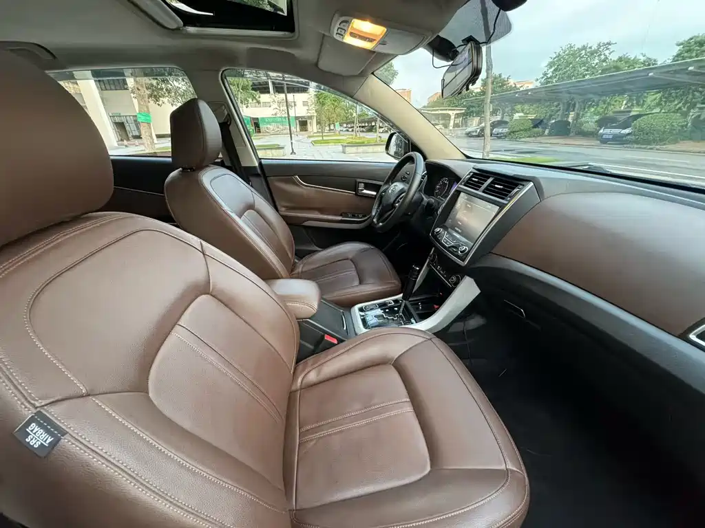 Landwind X5 Plus 1.5 T CVT Pioneer Leading