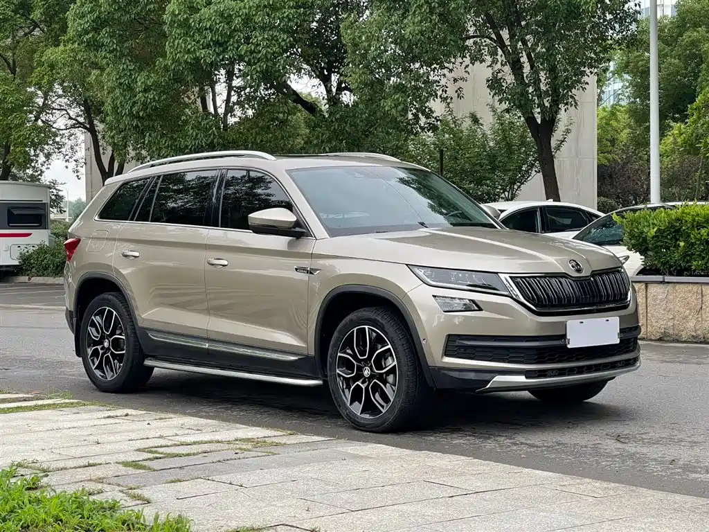 Kodiaq Facelift TSI330 5-seat 2 WD Luxury Enjoyment CN-V