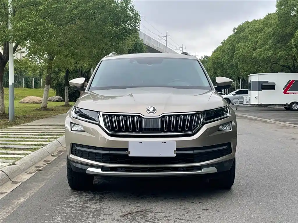 Kodiaq Facelift TSI330 5-seat 2 WD Luxury Enjoyment CN-V