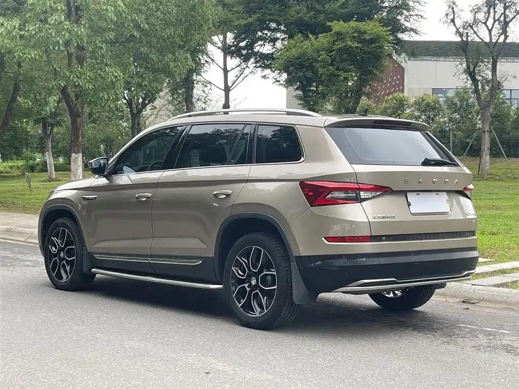 Kodiaq Facelift TSI330 5-seat 2 WD Luxury Enjoyment CN-V