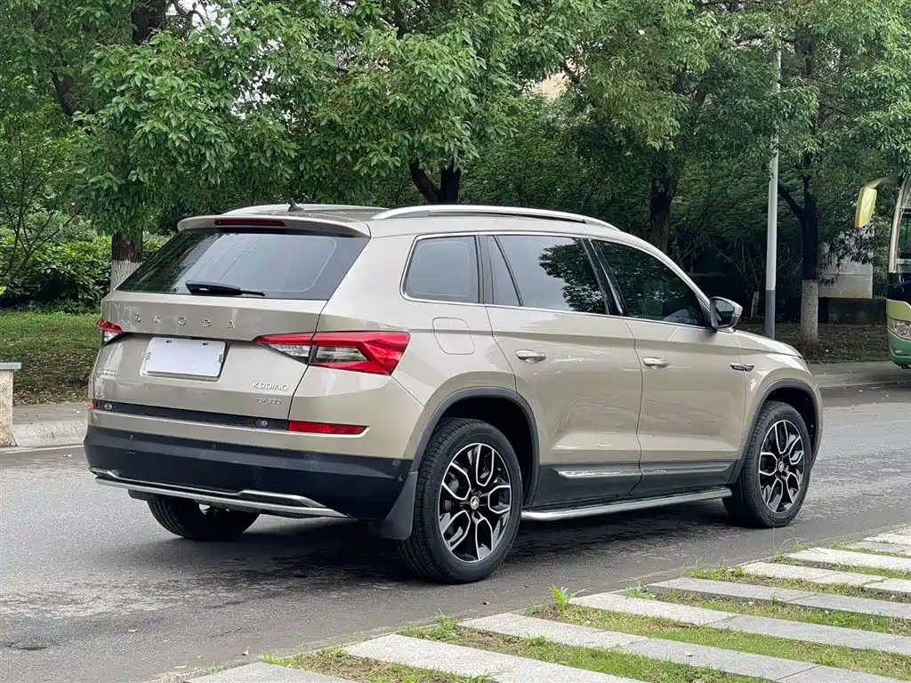 Kodiaq Facelift TSI330 5-seat 2 WD Luxury Enjoyment CN-V