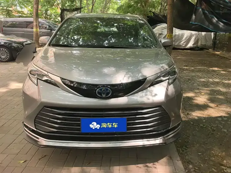 Toyota Sienna 2.5 L Hybrid Supreme