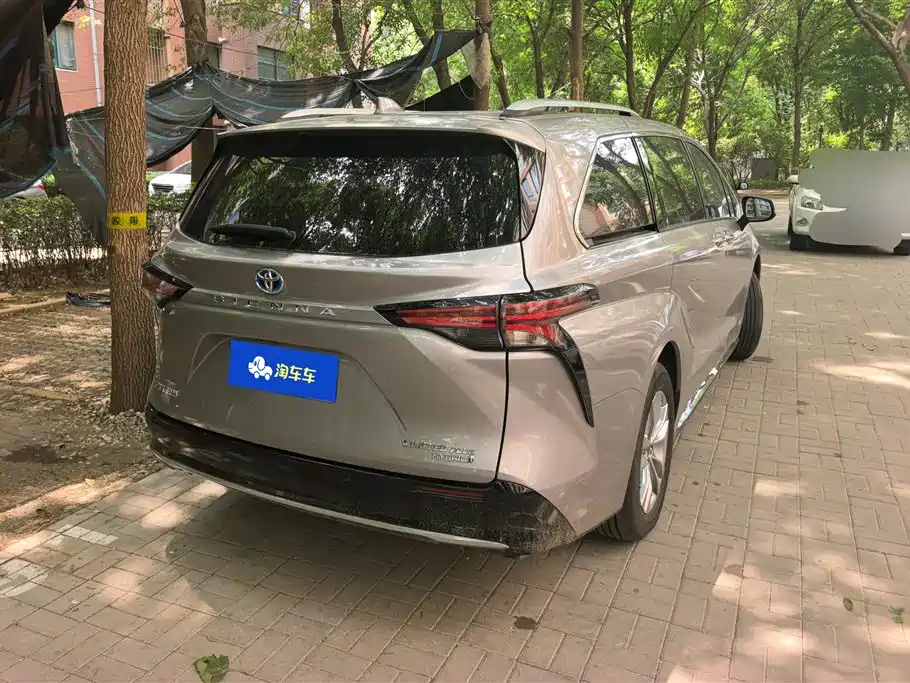 Sienna 2.5 L Hybrid Supreme