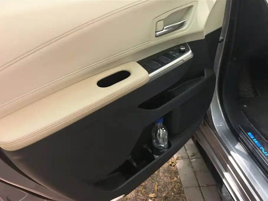 Sienna 2.5 L Hybrid Supreme