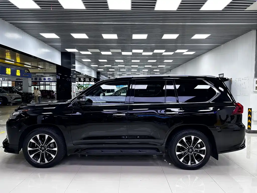 Lexus LX 570 Canada Spec