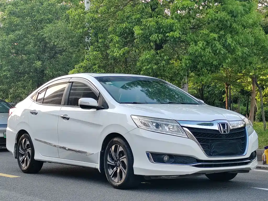 Crider 1.8 L CVT Luxury Special