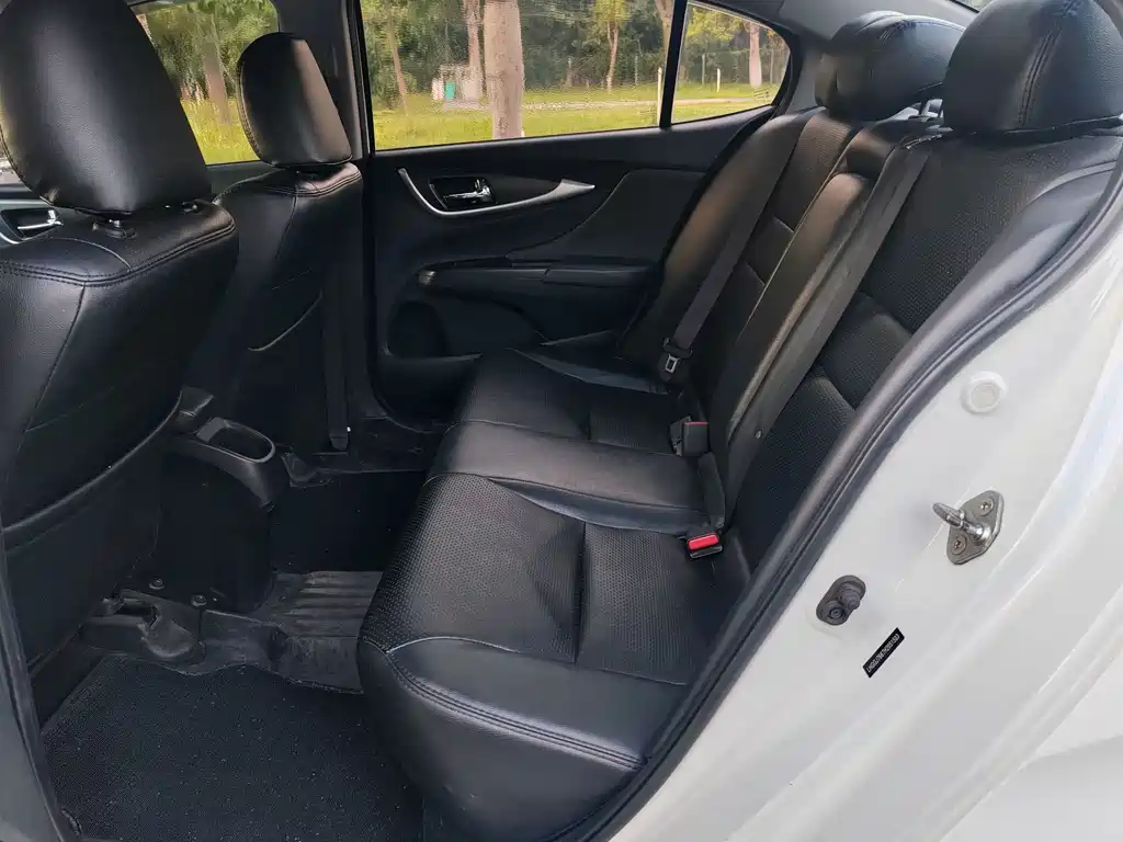 Crider 1.8 L CVT Luxury Special