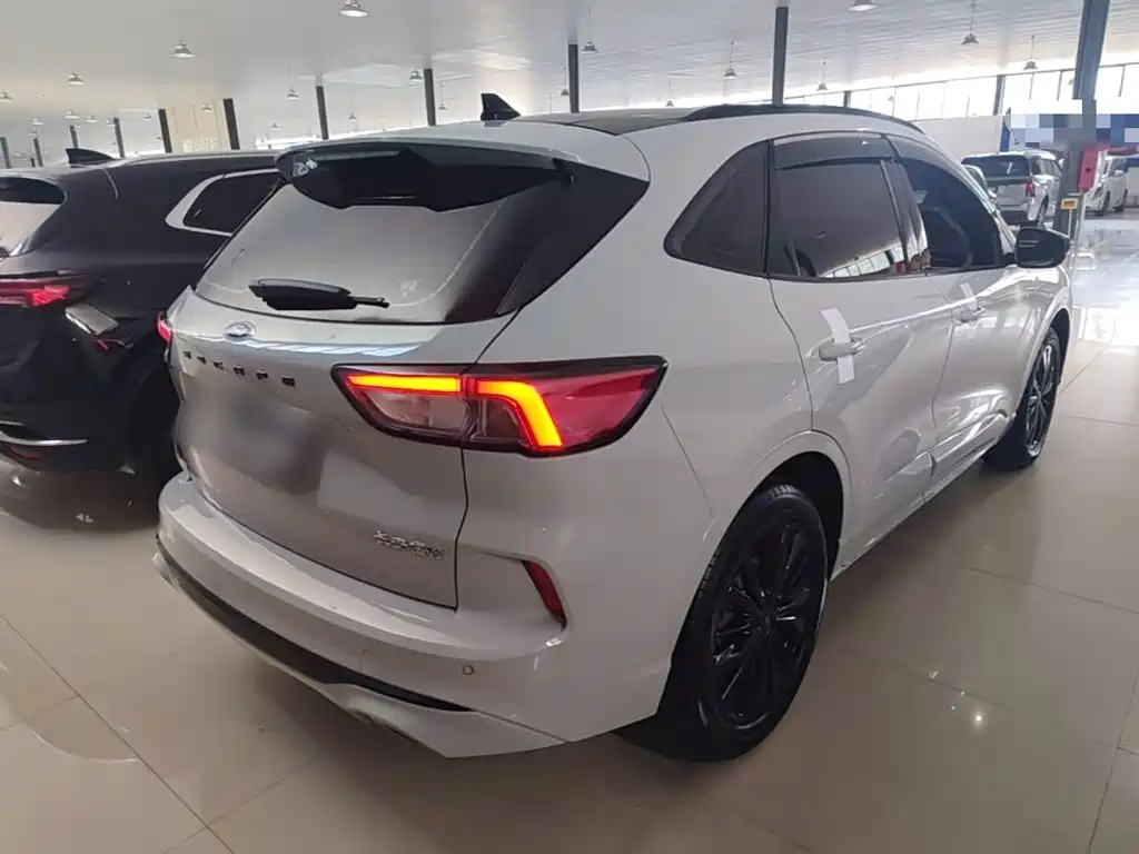 Escape EcoBoost 245 4 WD Indulge ST-Line Pro