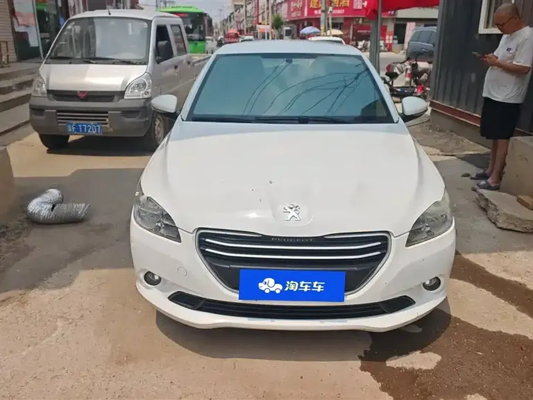 Peugeot 301 1.6 L Manual Comfort