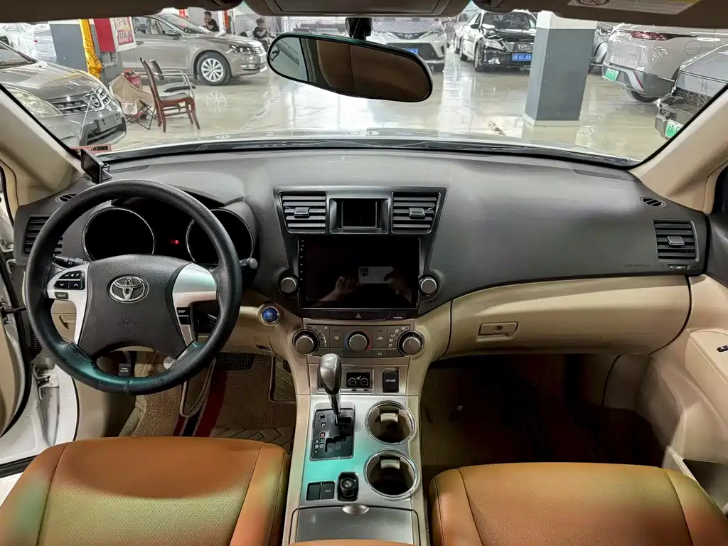 Highlander 2.7 L 2 WD 5-seat Sport