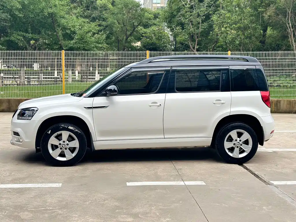 Yeti TSI280 DSG Forward