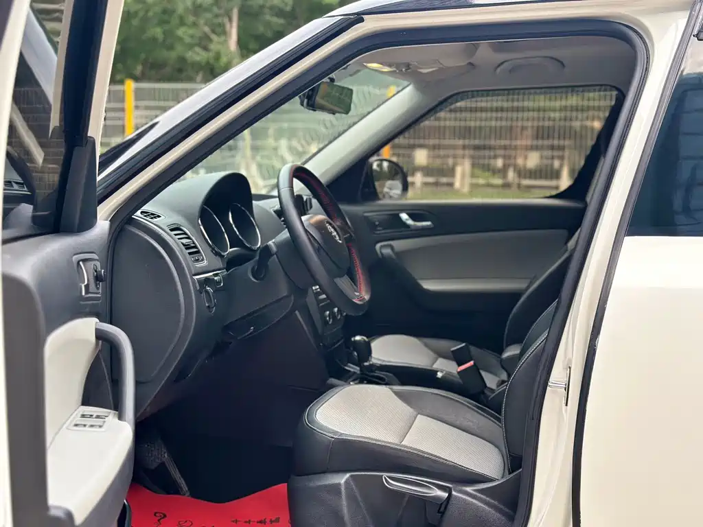 Yeti TSI280 DSG Forward