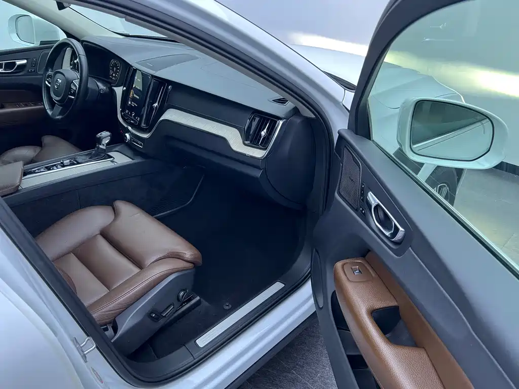 Volvo XC60 T5 4 WD Smart Grace Luxury