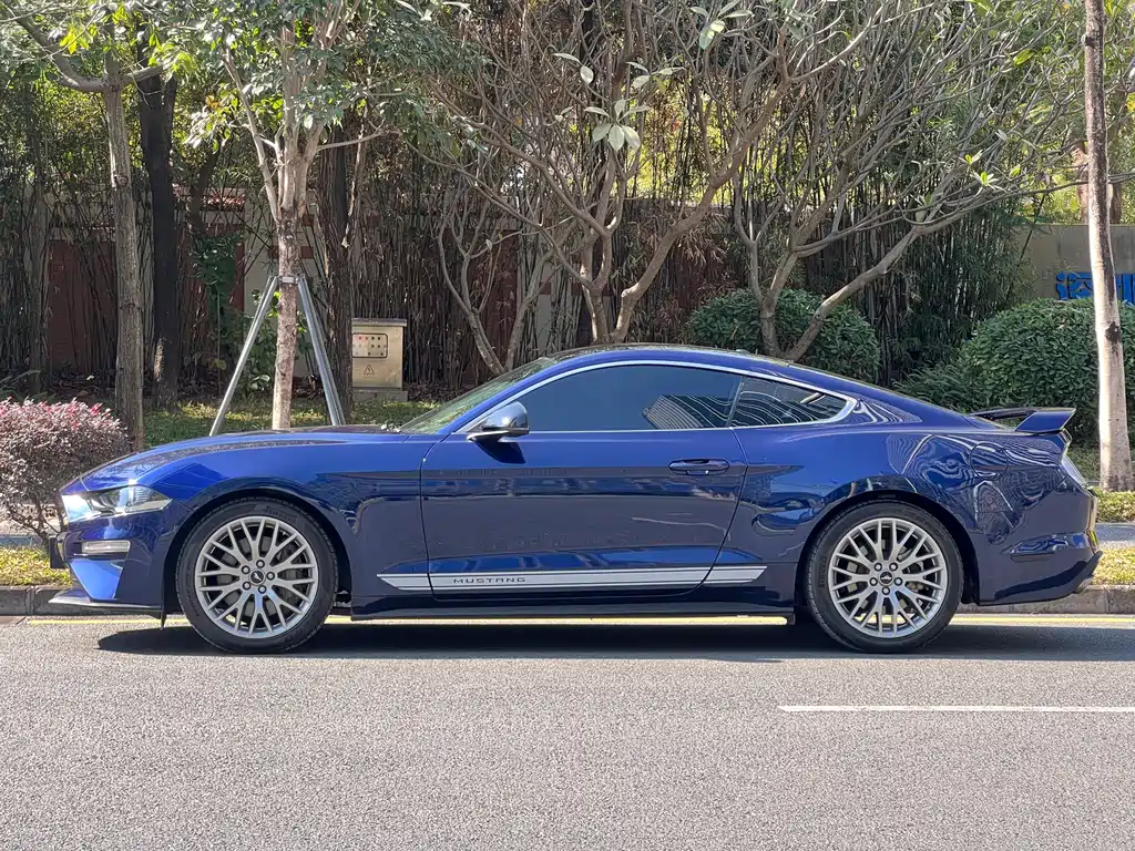 Mustang 2.3 L EcoBoost Dark Knight Sport