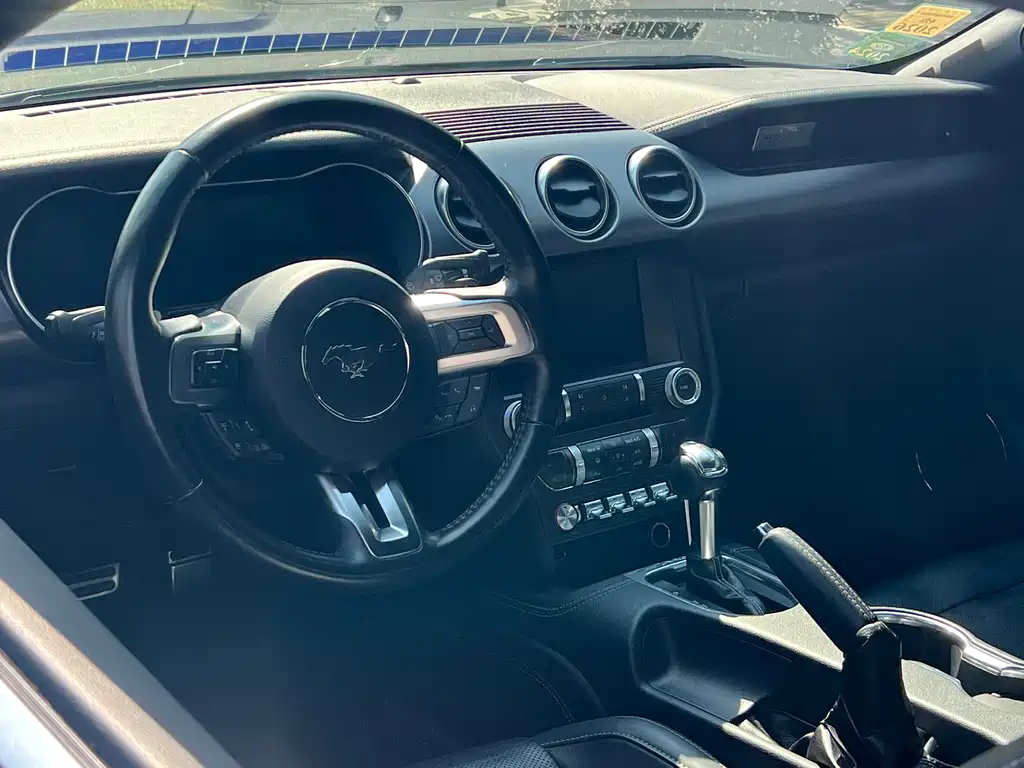 Mustang 2.3 L EcoBoost Dark Knight Sport