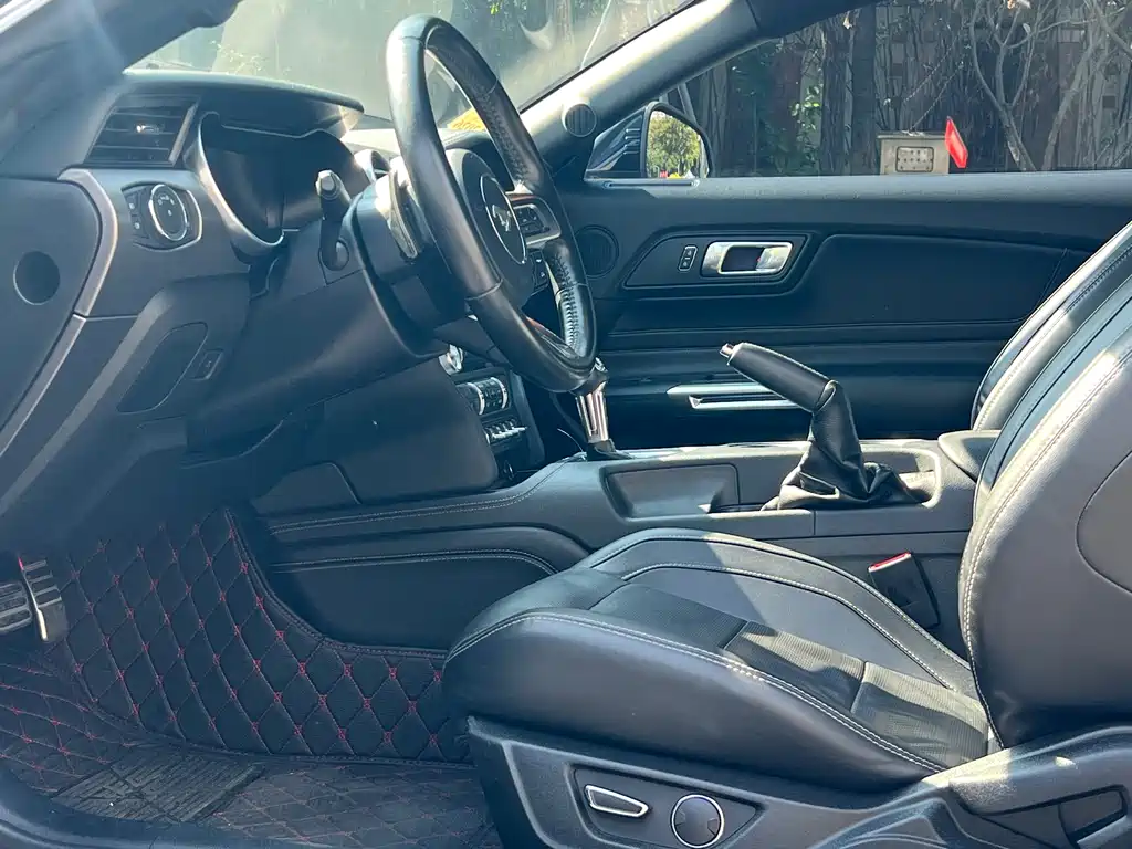 Mustang 2.3 L EcoBoost Dark Knight Sport