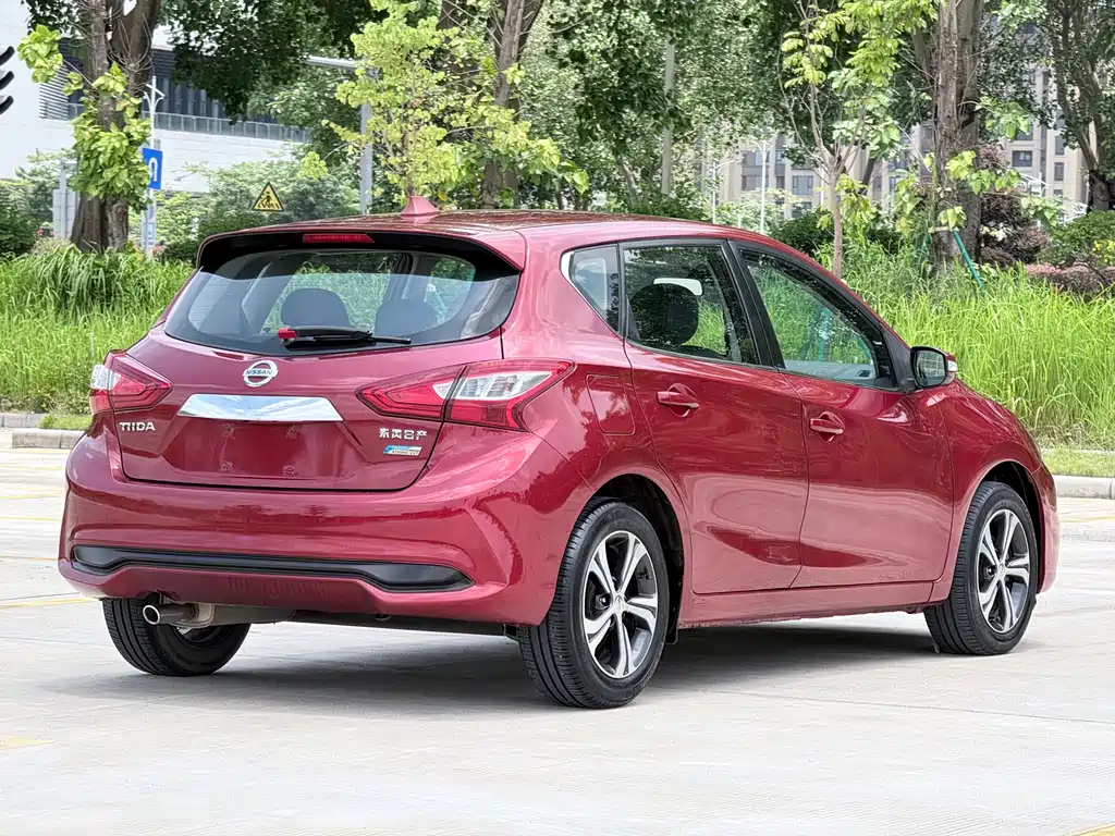 Tiida 1.6 L CVT Smart Travel