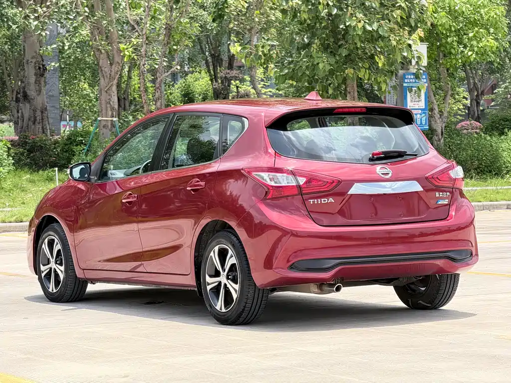 Tiida 1.6 L CVT Smart Travel