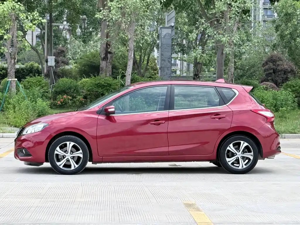 Tiida 1.6 L CVT Smart Travel