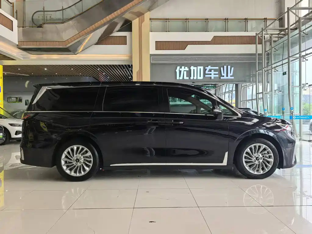 Voyah Dreamer Low Carbon Dream + Smart Drive Package
