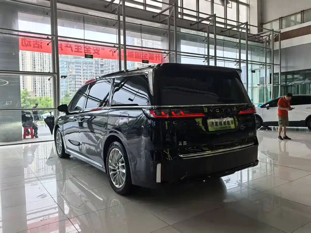 Voyah Dreamer Low Carbon Dream + Smart Drive Package