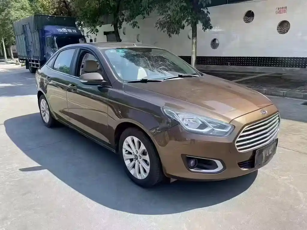 Escort 1.5 L Auto Fashion