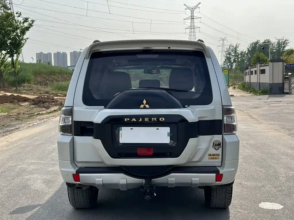 Pajero (Import) 3.0 L Auto Luxury