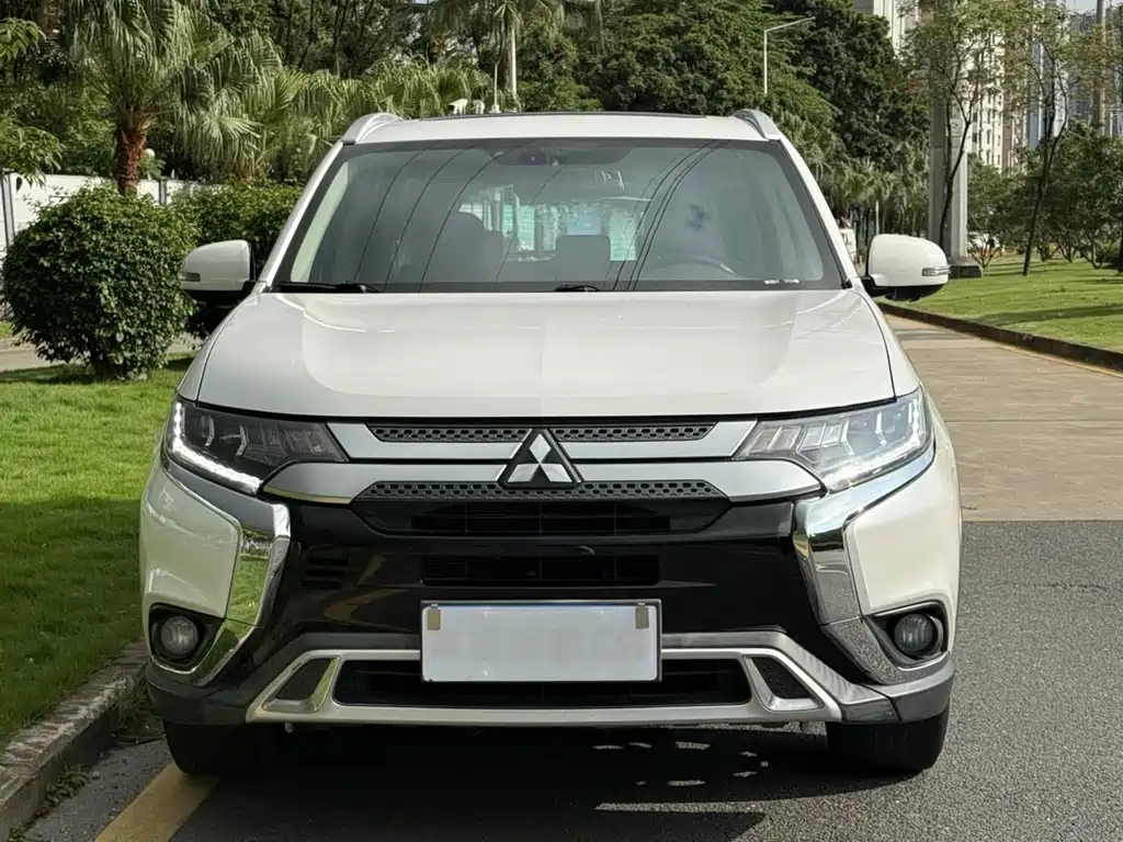 Outlander 2.4 L 4 WD Enjoyment 7-seat