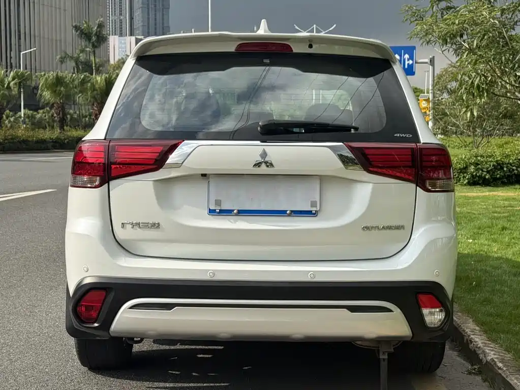 Outlander 2.4 L 4 WD Enjoyment 7-seat