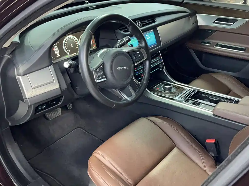 Jaguar XFL XFL 2.0 T 250 PS Luxury