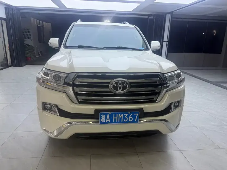 Toyota Land Cruiser (Import) 5.7 L Auto
