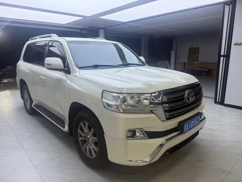 Land Cruiser (Import) 5.7 L Auto