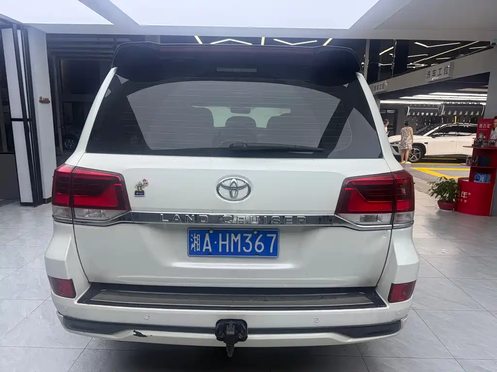 Land Cruiser (Import) 5.7 L Auto