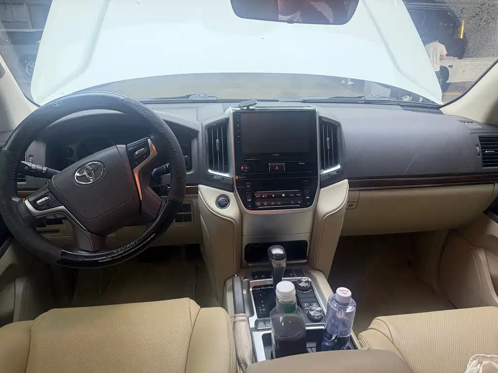 Land Cruiser (Import) 5.7 L Auto