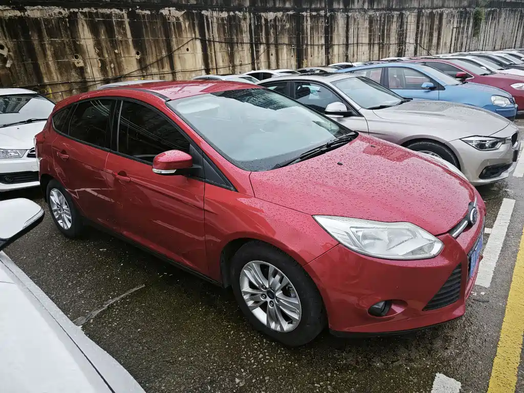 Focus Hatchback 1.6 L Auto Style