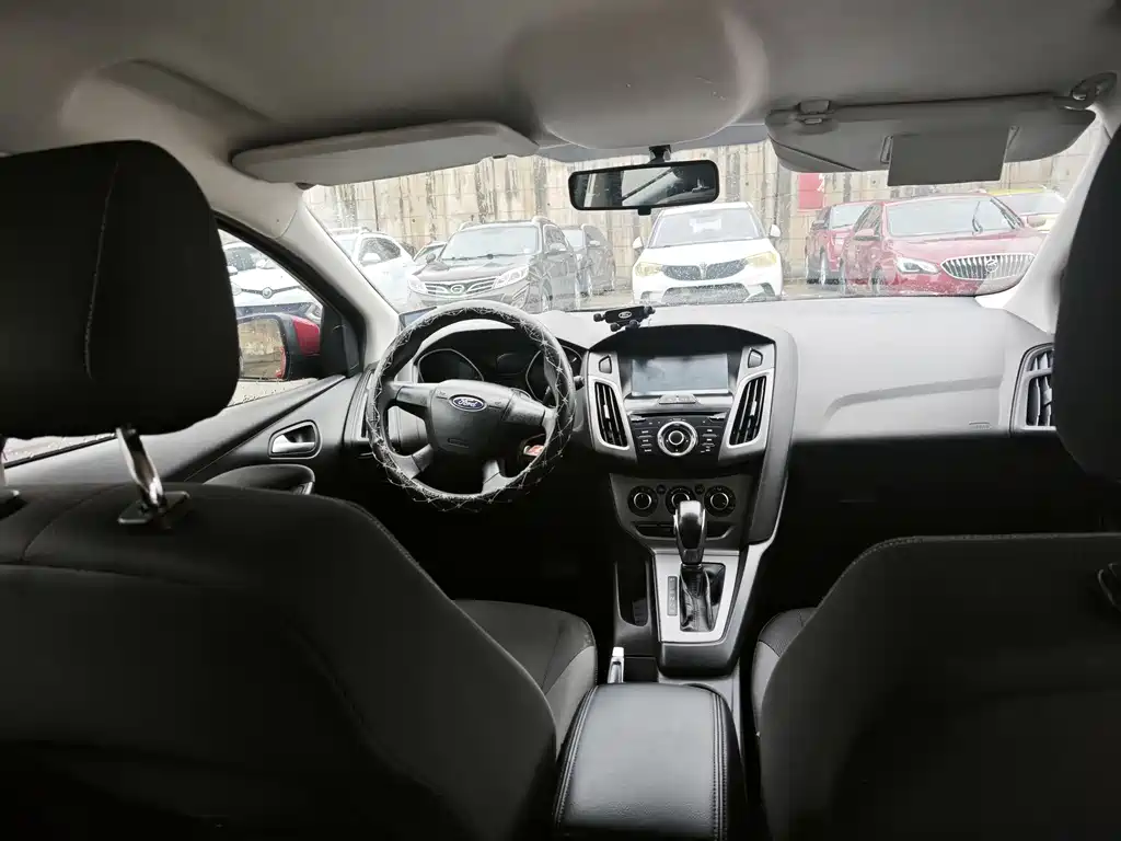 Focus Hatchback 1.6 L Auto Style