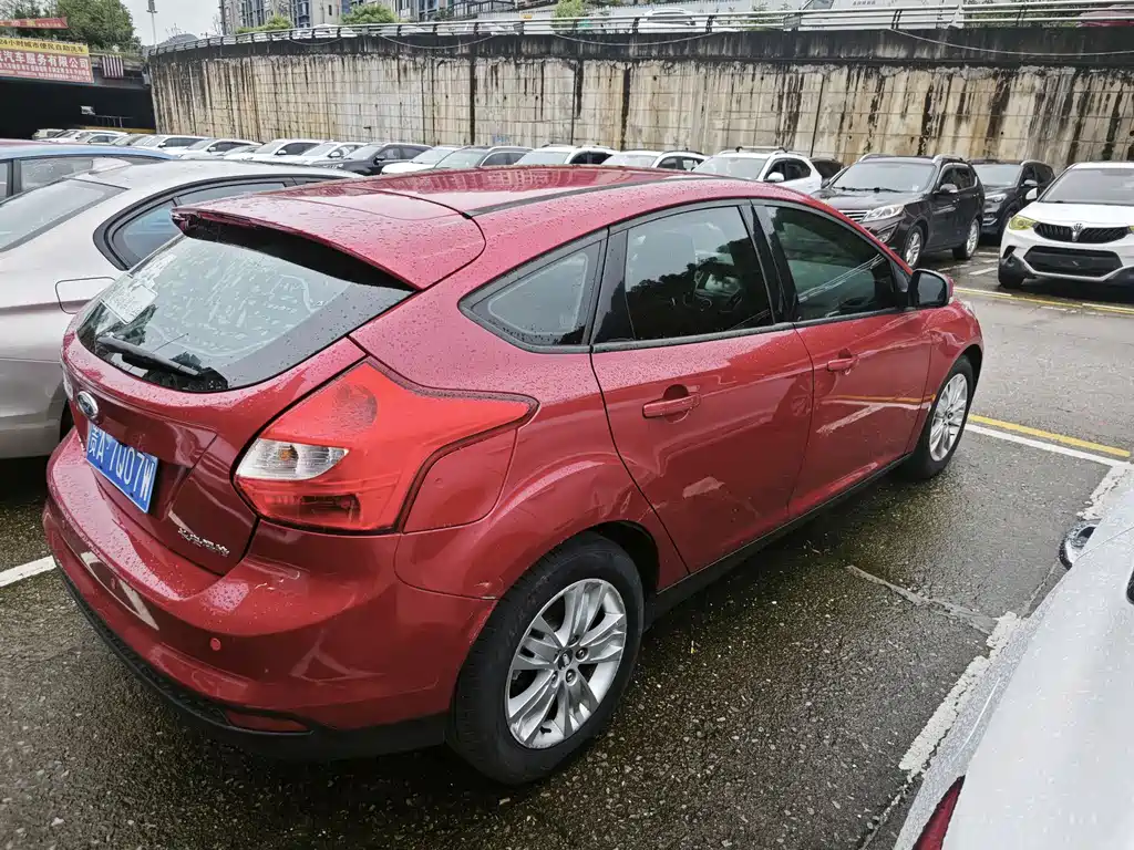 Focus Hatchback 1.6 L Auto Style