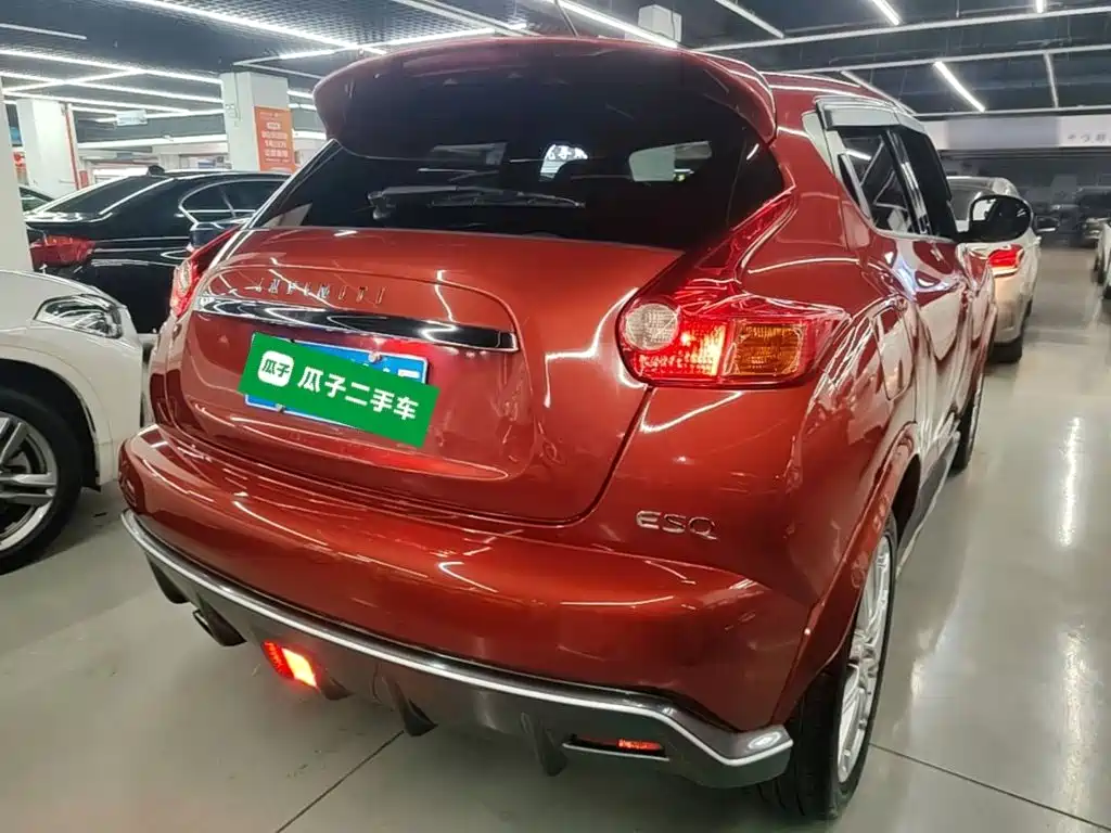 Infiniti ESQ 1.6 L Personality