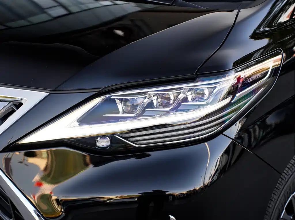 Lexus LM 300 h 4-seat Royal World