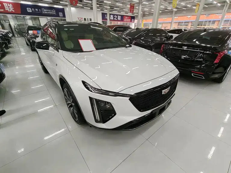 Cadillac GT4 25 T Distinguished