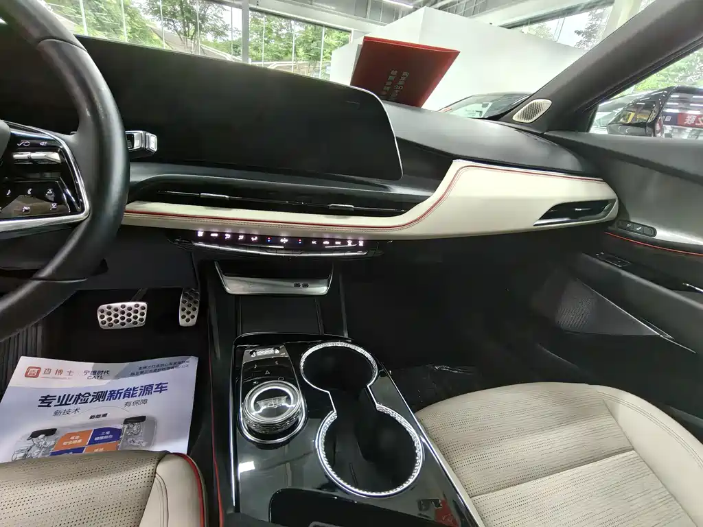 Cadillac GT4 25 T Distinguished