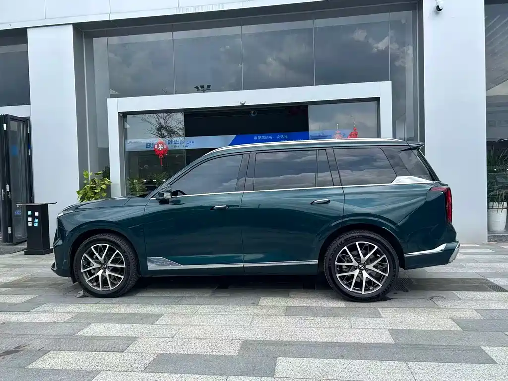 GAC Trumpchi GS8 Dual Engine Series 2.0 TM 2 WD Distinguished