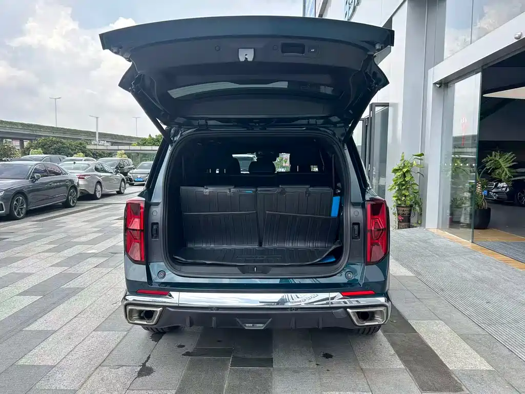 GAC Trumpchi GS8 Dual Engine Series 2.0 TM 2 WD Distinguished
