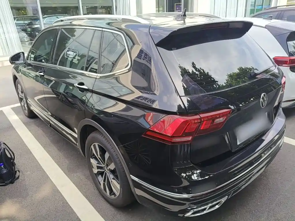 Tiguan L Outstanding 330 TSI Auto 2 WD R-Line Dragon Shine