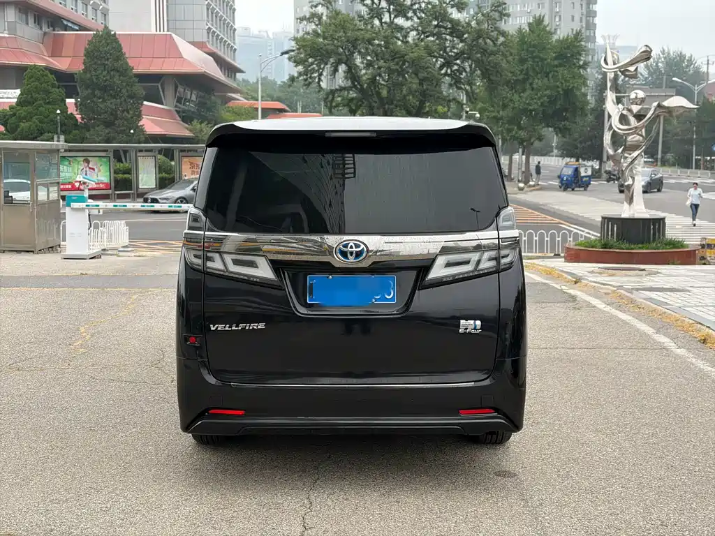 Vellfire Dual Engine 2.5 L HV Luxury
