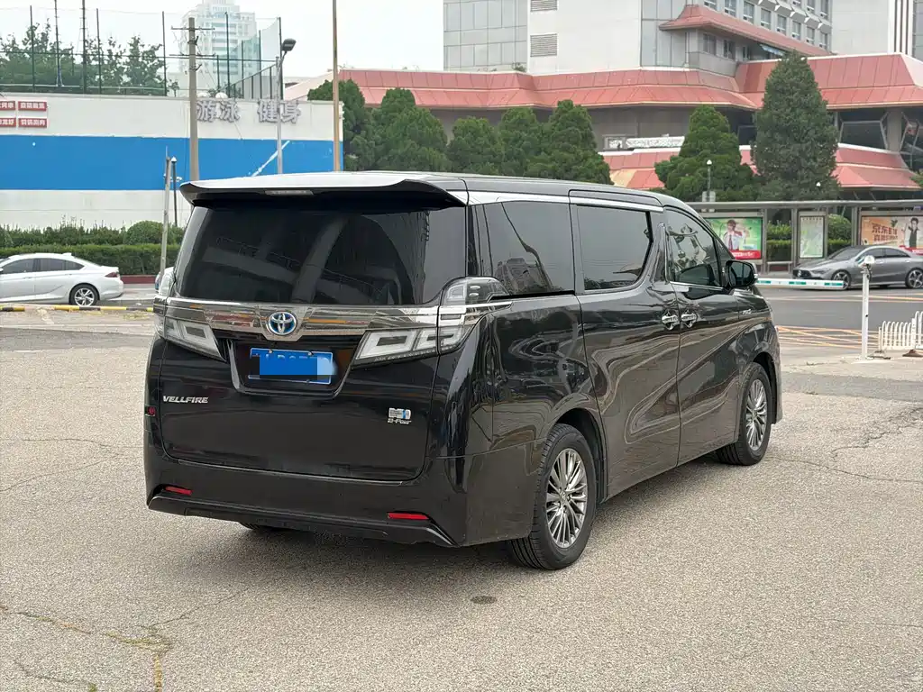 Vellfire Dual Engine 2.5 L HV Luxury
