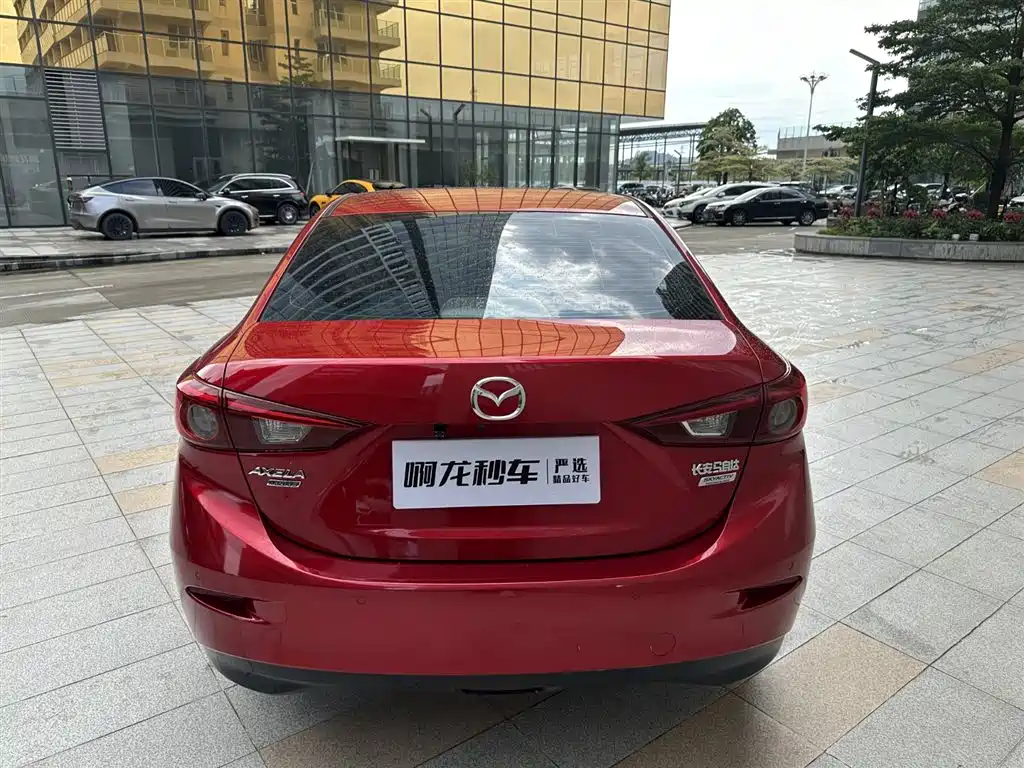 Mazda 3 Axela Sedan 2.0 L Auto Distinguished CN-V