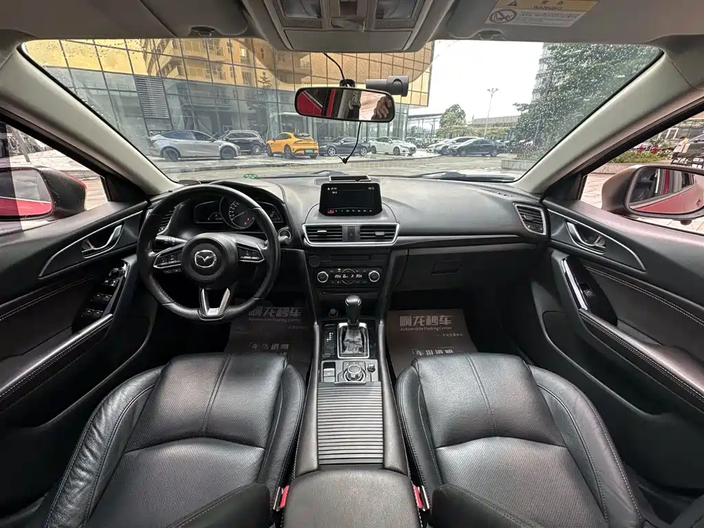Mazda 3 Axela Sedan 2.0 L Auto Distinguished CN-V